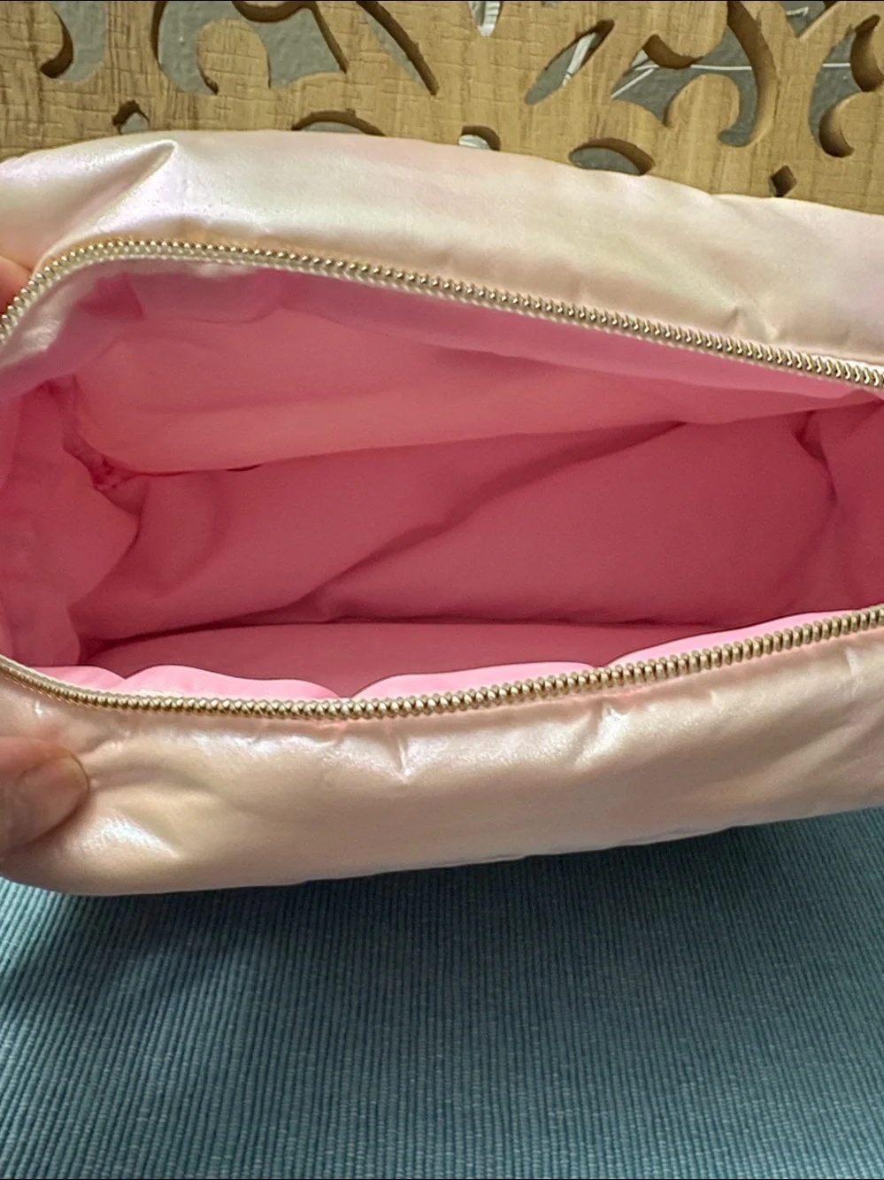 Wanderlust Crème Shop  Travel Case in Iridescent Pink
